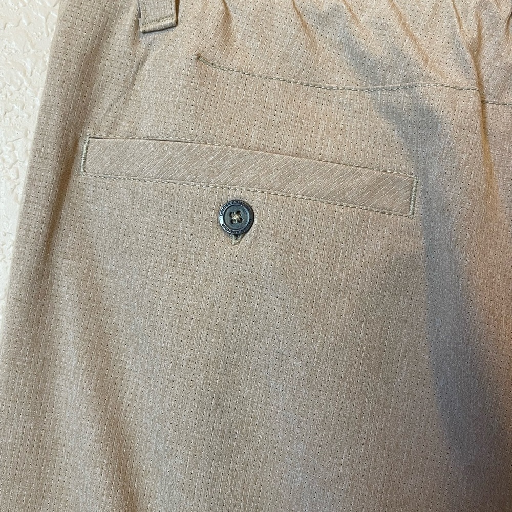 SOLD 🚫 Under armour golf pants 34x32 - Picture 6 of 13